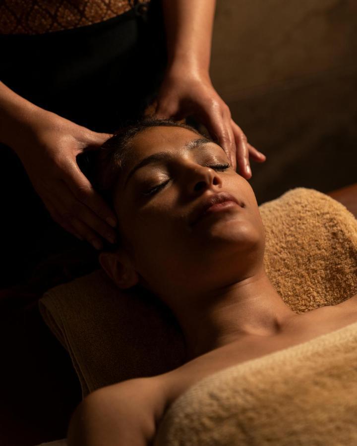 Grand Ocean El Sokhna Hotel Ain Sukhna Exterior foto A woman receiving a facial massage