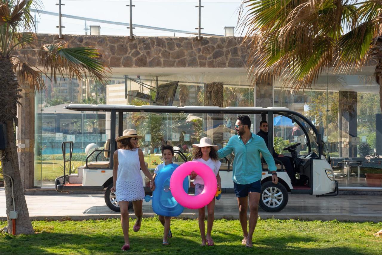 Grand Ocean El Sokhna Hotel Ain Sukhna Exterior foto Family at the beach