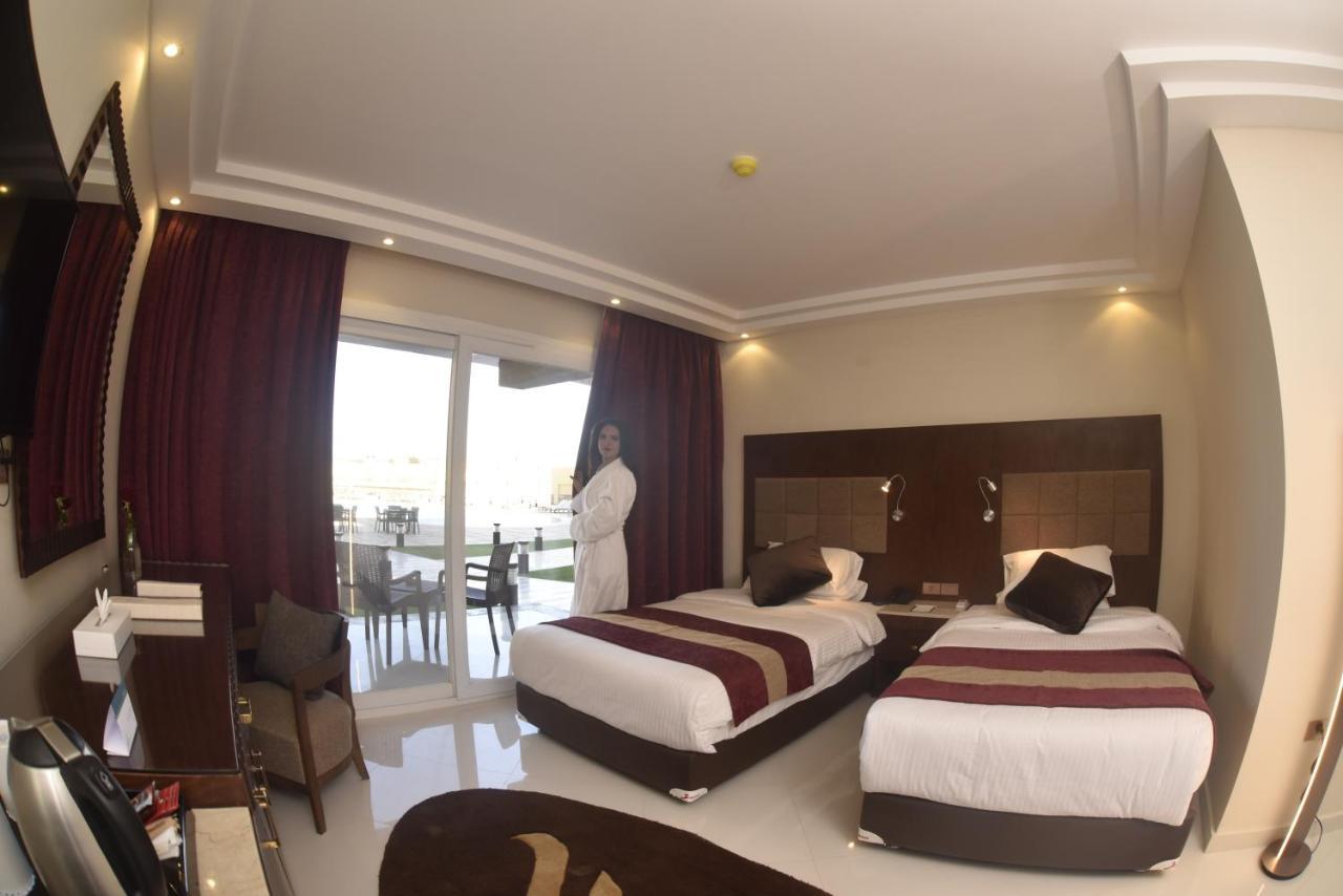 Grand Ocean El Sokhna Hotel Ain Sukhna Exterior foto A room at the hotel